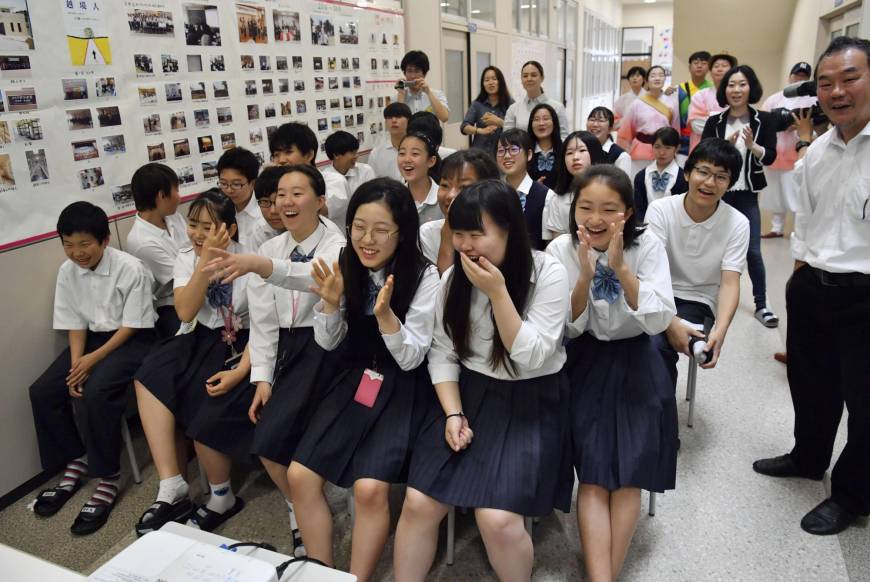 Сколько лет школы в корее. Старшая школа в Южной Корее. Школы Южной Кореи старшая школа. Кореа Манджони. Средняя школа Кваным в Корее.